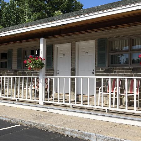 Wakita Court Motel Queensbury Exterior foto