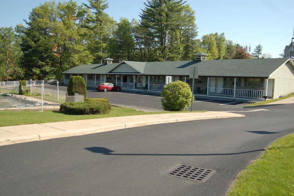 Wakita Court Motel Queensbury Exterior foto