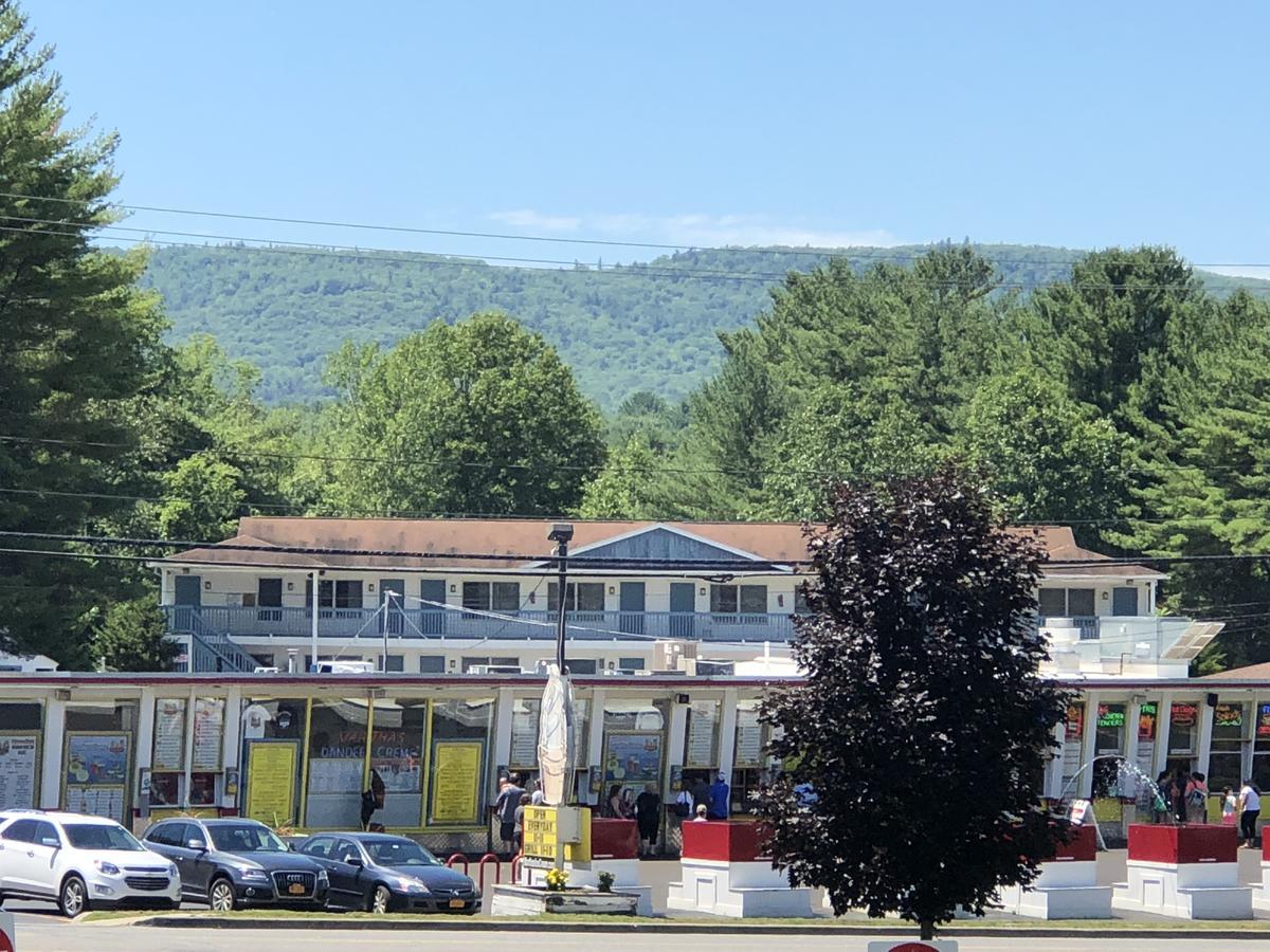 Wakita Court Motel Queensbury Exterior foto